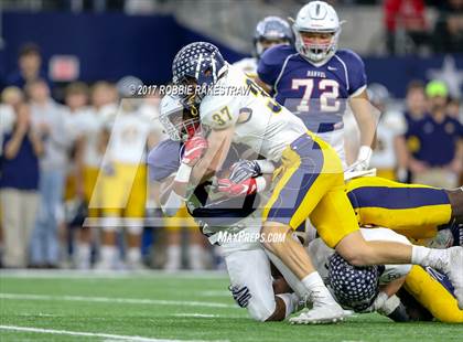Thumbnail 2 in Manvel vs. Highland Park (UIL 5A Division 1 Final) photogallery.