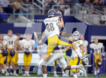 Thumbnail 3 in Manvel vs. Highland Park (UIL 5A Division 1 Final) photogallery.