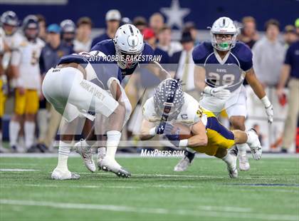 Thumbnail 3 in Manvel vs. Highland Park (UIL 5A Division 1 Final) photogallery.