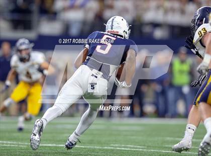 Thumbnail 1 in Manvel vs. Highland Park (UIL 5A Division 1 Final) photogallery.
