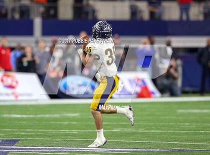 Thumbnail 2 in Manvel vs. Highland Park (UIL 5A Division 1 Final) photogallery.