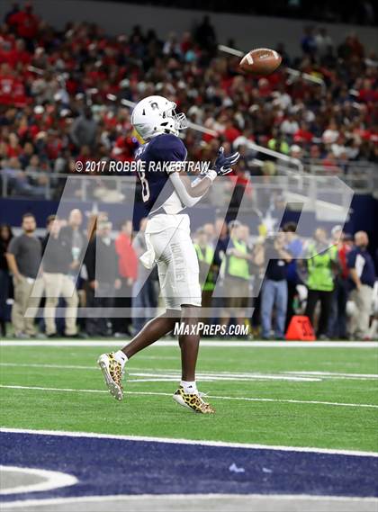 Thumbnail 2 in Manvel vs. Highland Park (UIL 5A Division 1 Final) photogallery.