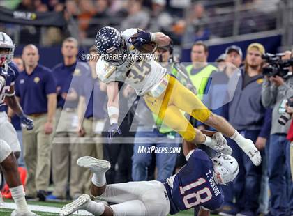 Thumbnail 2 in Manvel vs. Highland Park (UIL 5A Division 1 Final) photogallery.