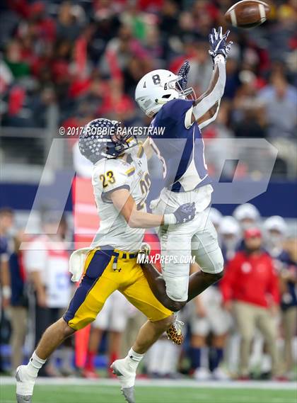 Thumbnail 2 in Manvel vs. Highland Park (UIL 5A Division 1 Final) photogallery.