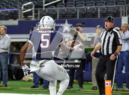 Thumbnail 1 in Manvel vs. Highland Park (UIL 5A Division 1 Final) photogallery.