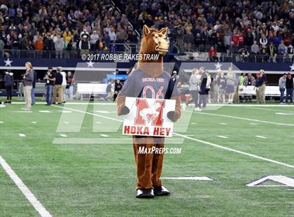 Thumbnail 1 in Manvel vs. Highland Park (UIL 5A Division 1 Final) photogallery.