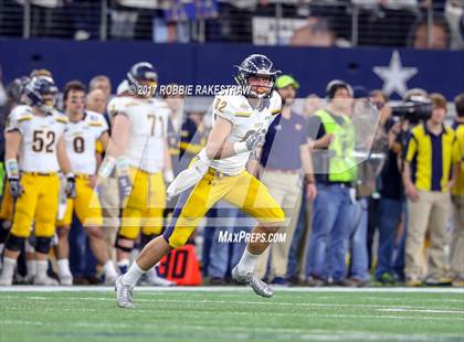 Thumbnail 1 in Manvel vs. Highland Park (UIL 5A Division 1 Final) photogallery.