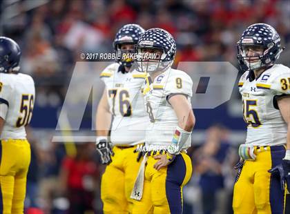 Thumbnail 3 in Manvel vs. Highland Park (UIL 5A Division 1 Final) photogallery.