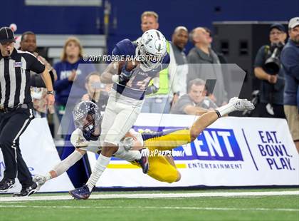 Thumbnail 3 in Manvel vs. Highland Park (UIL 5A Division 1 Final) photogallery.