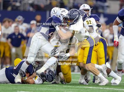 Thumbnail 1 in Manvel vs. Highland Park (UIL 5A Division 1 Final) photogallery.