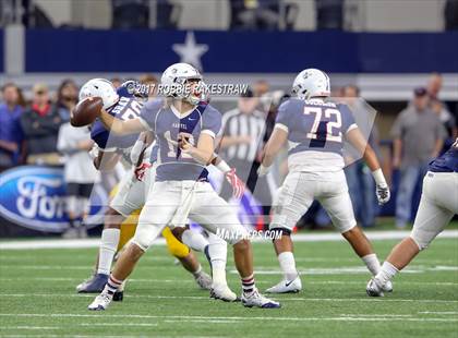 Thumbnail 1 in Manvel vs. Highland Park (UIL 5A Division 1 Final) photogallery.