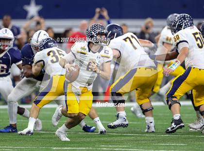 Thumbnail 1 in Manvel vs. Highland Park (UIL 5A Division 1 Final) photogallery.