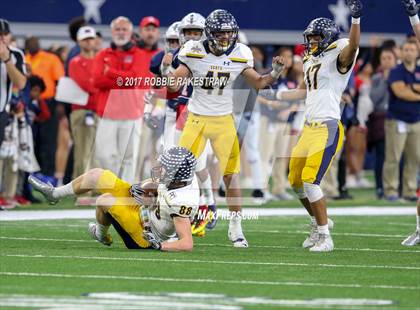 Thumbnail 3 in Manvel vs. Highland Park (UIL 5A Division 1 Final) photogallery.