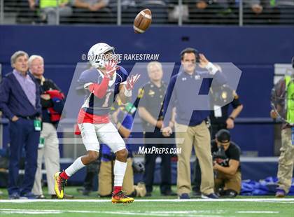 Thumbnail 1 in Manvel vs. Highland Park (UIL 5A Division 1 Final) photogallery.