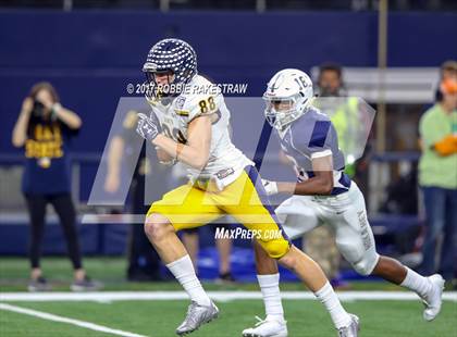 Thumbnail 1 in Manvel vs. Highland Park (UIL 5A Division 1 Final) photogallery.