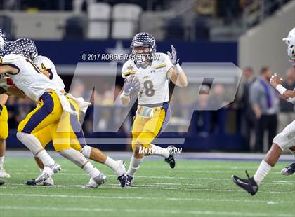 Thumbnail 2 in Manvel vs. Highland Park (UIL 5A Division 1 Final) photogallery.