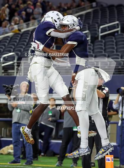 Thumbnail 2 in Manvel vs. Highland Park (UIL 5A Division 1 Final) photogallery.