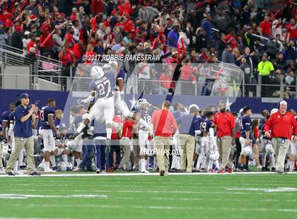 Thumbnail 3 in Manvel vs. Highland Park (UIL 5A Division 1 Final) photogallery.