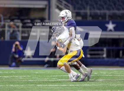 Thumbnail 1 in Manvel vs. Highland Park (UIL 5A Division 1 Final) photogallery.