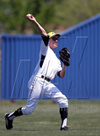 Thumbnail 3 in Crandall vs North Lamar (UIL 3A Bi-District Playoff) photogallery.