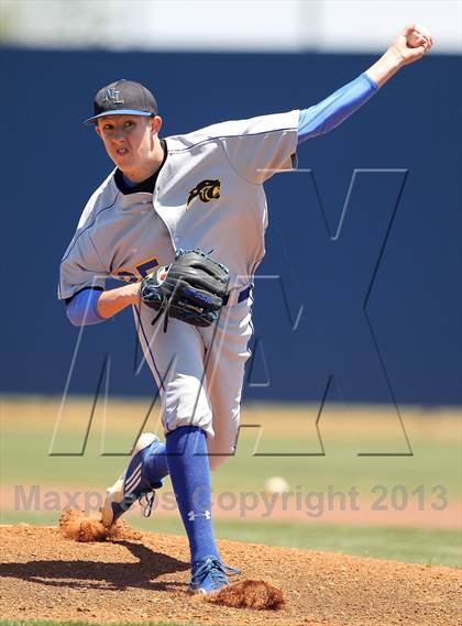 Thumbnail 2 in Crandall vs North Lamar (UIL 3A Bi-District Playoff) photogallery.