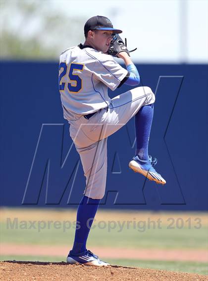Thumbnail 3 in Crandall vs North Lamar (UIL 3A Bi-District Playoff) photogallery.