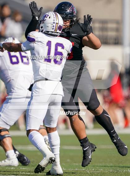 Thumbnail 2 in Timber Creek vs. Euless Trinity (UIL 6A Division 1 Bi-District) photogallery.