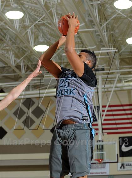 Thumbnail 2 in Pleasant Grove vs. Villa Park (MaxPreps Holiday Classic) photogallery.