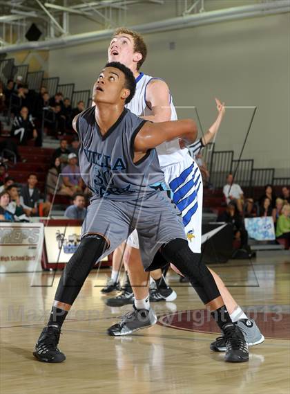 Thumbnail 3 in Pleasant Grove vs. Villa Park (MaxPreps Holiday Classic) photogallery.