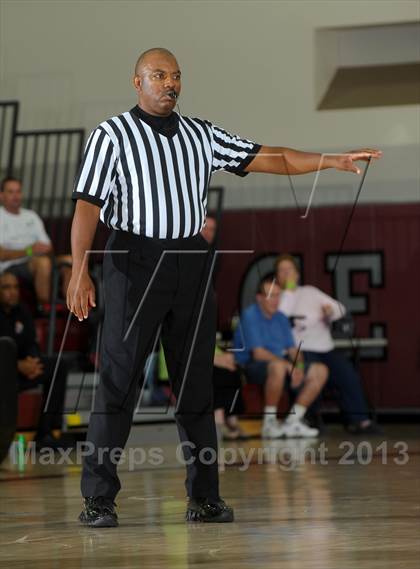 Thumbnail 2 in Pleasant Grove vs. Villa Park (MaxPreps Holiday Classic) photogallery.