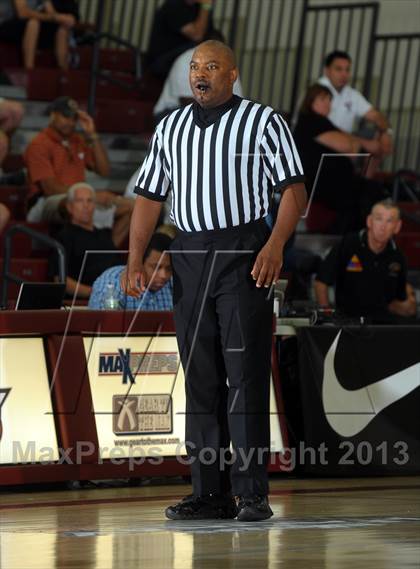 Thumbnail 3 in Pleasant Grove vs. Villa Park (MaxPreps Holiday Classic) photogallery.