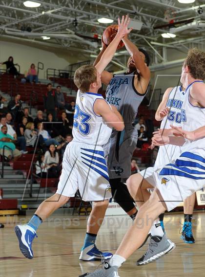 Thumbnail 1 in Pleasant Grove vs. Villa Park (MaxPreps Holiday Classic) photogallery.