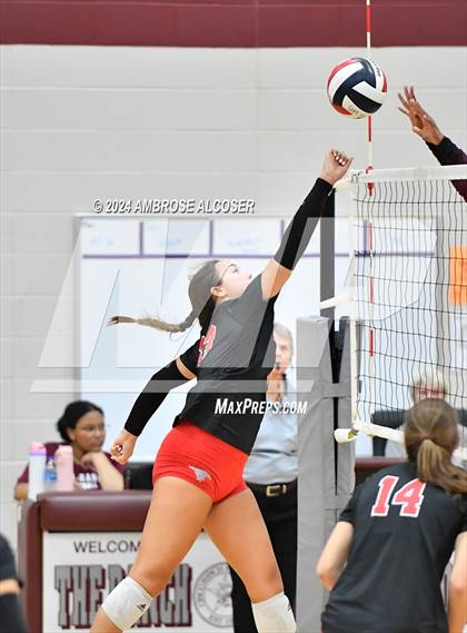 Thumbnail 3 in Memorial vs. A&M Consolidated (KISD/CFISD Tournament) photogallery.