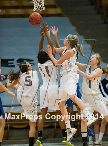 Thumbnail 1 in Fossil Ridge vs. Grandview (CHSAA 5A Semifinal) photogallery.