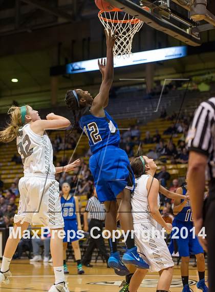 Thumbnail 1 in Fossil Ridge vs. Grandview (CHSAA 5A Semifinal) photogallery.