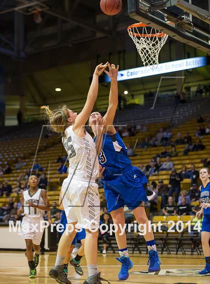 Thumbnail 3 in Fossil Ridge vs. Grandview (CHSAA 5A Semifinal) photogallery.