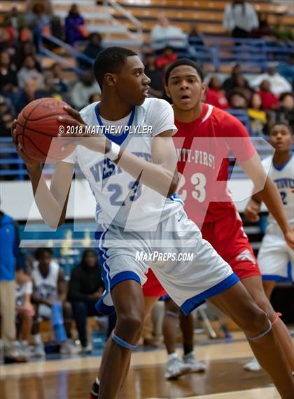 Thumbnail 3 in Seventy-First vs. Westover (Cumberland County Schools Basketball Holiday Classic) photogallery.