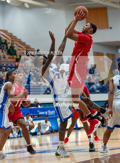 Thumbnail 2 in Seventy-First vs. Westover (Cumberland County Schools Basketball Holiday Classic) photogallery.