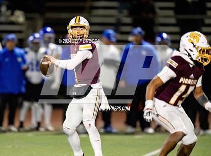 Thumbnail 1 in Simi Valley vs. La Habra (CIF SS D3 Quarter Final) photogallery.
