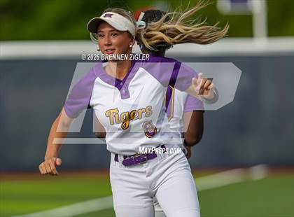 Thumbnail 1 in West Monroe vs. Benton photogallery.
