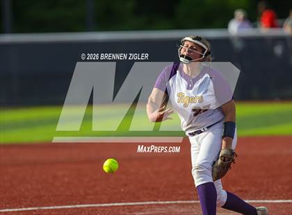 Thumbnail 3 in West Monroe vs. Benton photogallery.