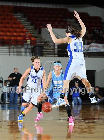 Thumbnail 2 in Holton vs. Chanute (KSHSAA 4A 1st Round) photogallery.