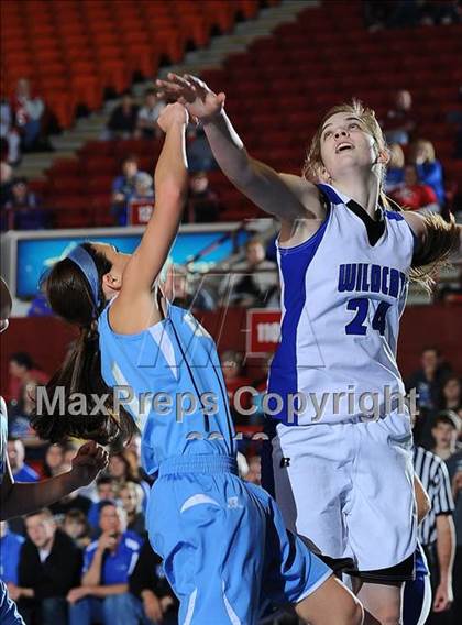 Thumbnail 3 in Holton vs. Chanute (KSHSAA 4A 1st Round) photogallery.
