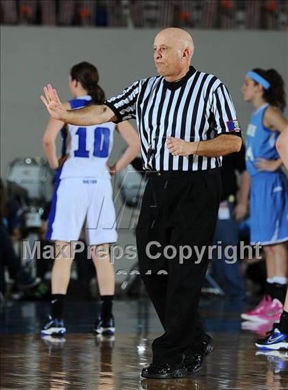 Thumbnail 1 in Holton vs. Chanute (KSHSAA 4A 1st Round) photogallery.