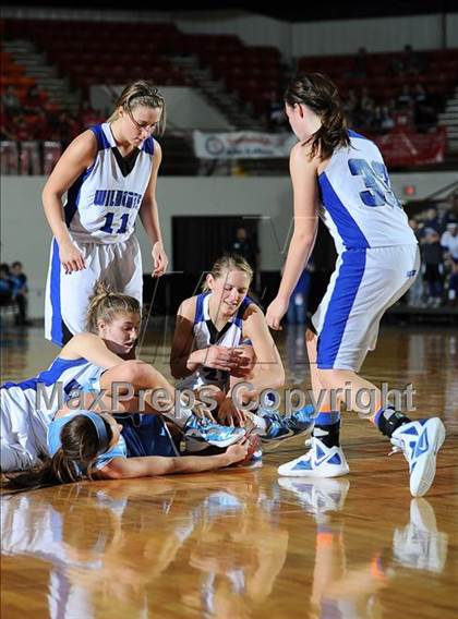 Thumbnail 2 in Holton vs. Chanute (KSHSAA 4A 1st Round) photogallery.