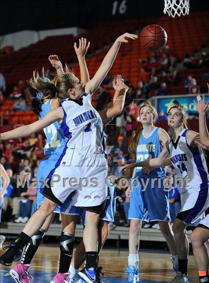 Thumbnail 1 in Holton vs. Chanute (KSHSAA 4A 1st Round) photogallery.