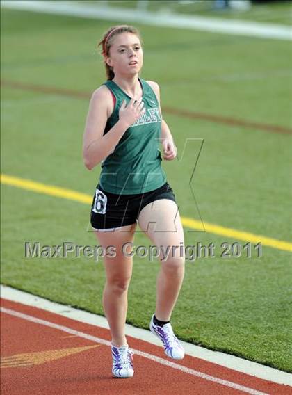 Thumbnail 2 in Warrior Invitational (Girls 1600m) photogallery.