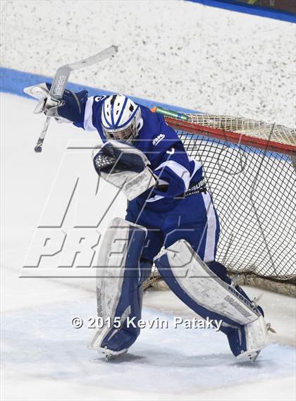 Thumbnail 3 in Darien vs. Greenwich (CIAC D1 Final) photogallery.