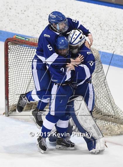 Thumbnail 2 in Darien vs. Greenwich (CIAC D1 Final) photogallery.