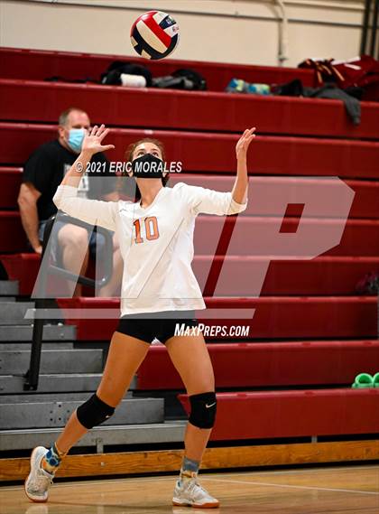 Thumbnail 3 in Clairemont vs Monte Vista (Monte Vista Invitational) photogallery.
